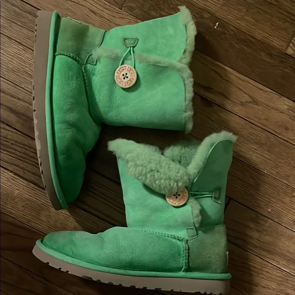 Ugg Bailey Button Shearling-Lined Boots in Green size 7 women